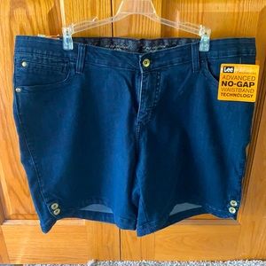 Lee NWT denim shorts Size 20W